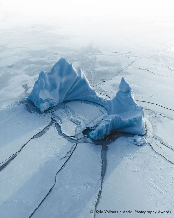 Снимок Arctic Paradise британского фотографа Kyle Vollaers, победивший в категории Waterscapes конкурса Aerial Photography Awards 2020 - Sputnik Қазақстан