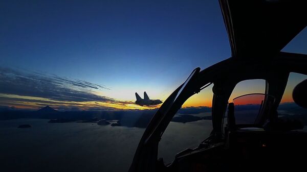 Перехват на рассвете: ночные учения летчиков авиаполка Тихоокеанского флота на Камчатке - Sputnik Казахстан