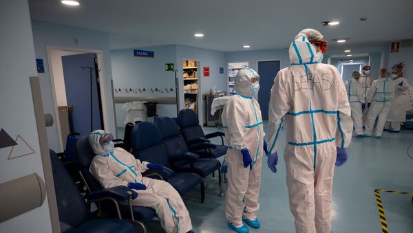Врачи в больнице с коронавирусом отдыхают после смены  - Sputnik Қазақстан