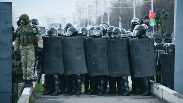 Сотрудники милиции в Минске - Sputnik Казахстан