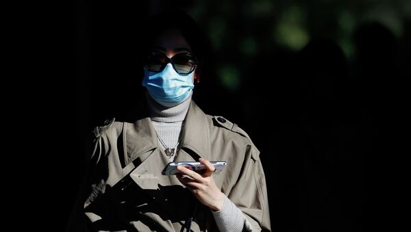 Женщина в защитной маске - Sputnik Казахстан