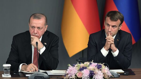 Президент Турции Эрдоган и президент Франции Макрон - Sputnik Казахстан