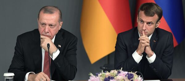 Президент Турции Эрдоган и президент Франции Макрон Президент Турции Эрдоган и президент Франции Макрон - Sputnik Казахстан