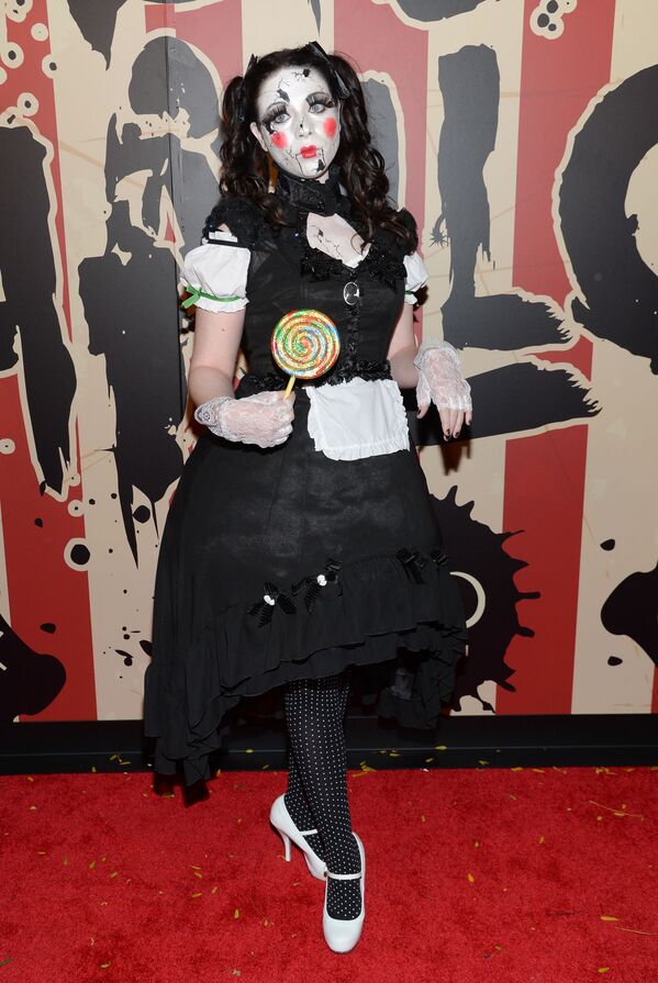Актриса Мишель Трахтенберг на 15-й ежегодной вечеринке в честь Хэллоуина в Нью-Йорке, 2014 год  - Sputnik Казахстан