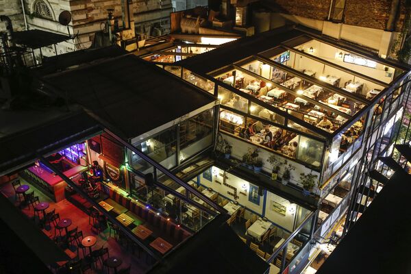 Вид сверху на рестораны в Стамбуле, Турция  - Sputnik Казахстан