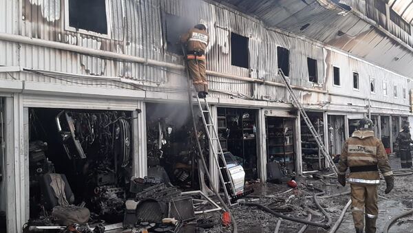 Пожар на рынке Жибек жолы в Алматы - Sputnik Казахстан
