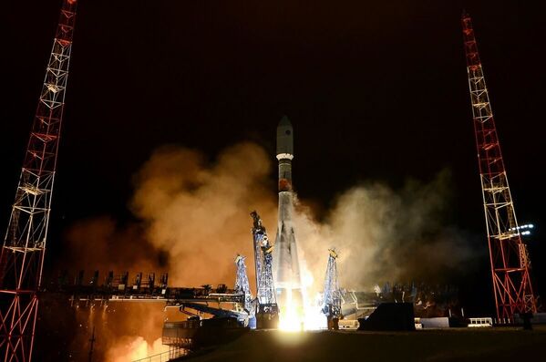 Пуск ракеты-носителя Союз-2 с космическим аппаратом нового поколения системы Глонасс-К - Sputnik Қазақстан