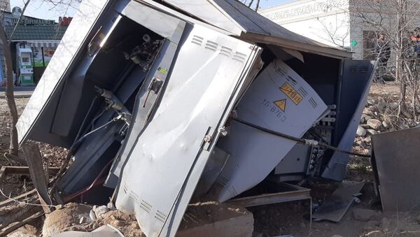 В ДТП с грузовиком на улице Дулати пострадала трансформаторная будка  - Sputnik Казахстан
