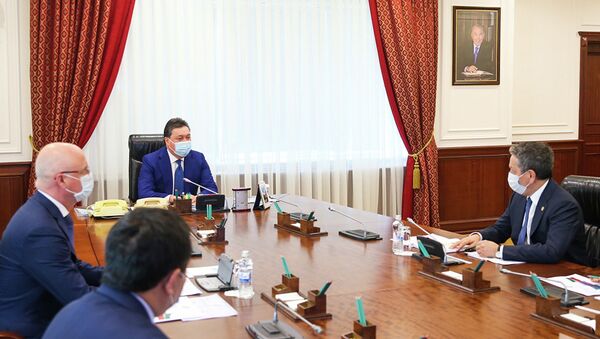 Премьер-министр Аскар Мамин встретился с гендиректором российской нефтяной компании Татнефть Наилем Магановым - Sputnik Казахстан