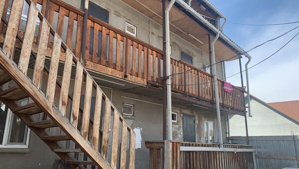 Незаконно построенное трехэтажное общежитие снесли в Алатауском районе Алматы - Sputnik Қазақстан
