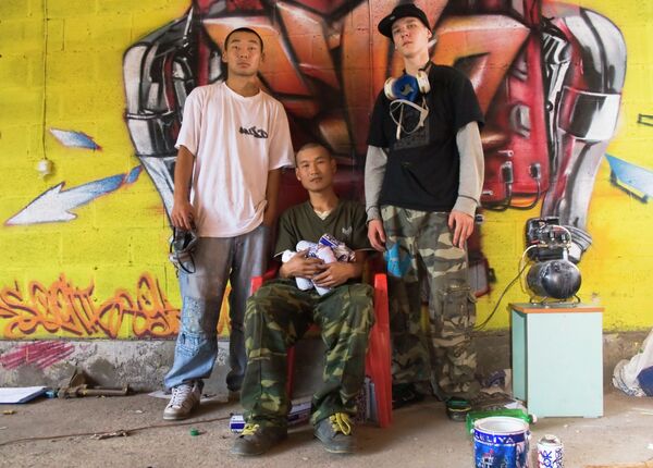 Граффити длиной почти в 150 метров создают алматинские стрит-арт художники - Sputnik Казахстан