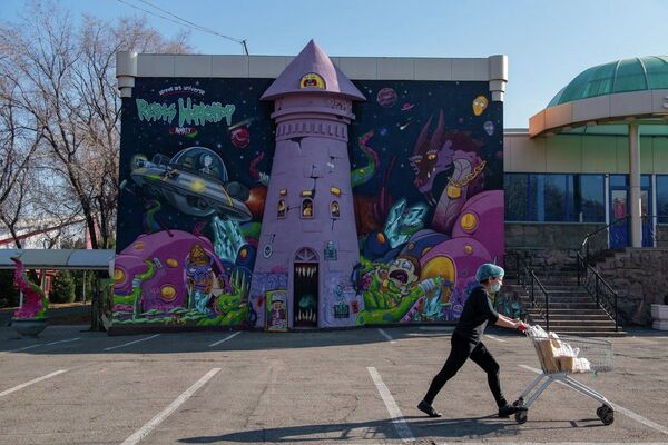 Граффити длиной почти в 150 метров создают алматинские стрит-арт художники - Sputnik Казахстан