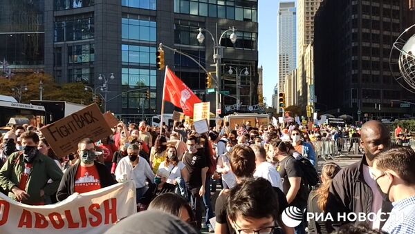 Тысячи нью-йоркцев на улицах празднуют победу Байдена - видео - Sputnik Қазақстан