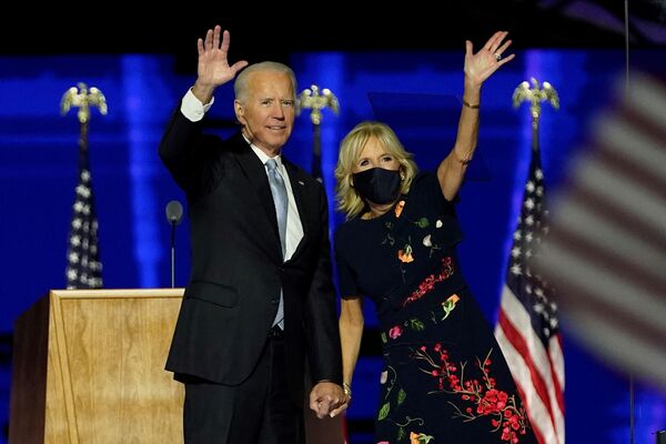 Избранный президент США Джо Байден со своей женой Джилл Байден - Sputnik Қазақстан