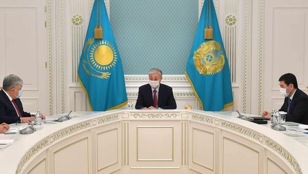 Президент Касым-Жомарт Токаев обсудил вопросы перехода на латиницу - Sputnik Қазақстан