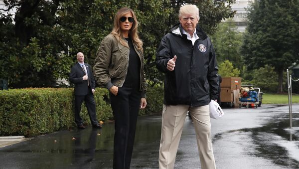 Дональд и Мелания Трамп перед поездкой в Техас, пострадавший от урагана Харви, 2017 год - Sputnik Казахстан