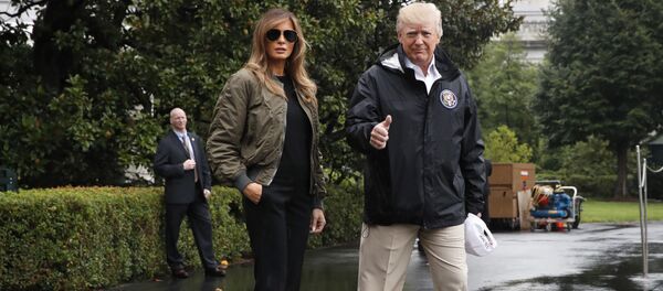 Дональд и Мелания Трамп перед поездкой в Техас, пострадавший от урагана Харви, 2017 год Дональд и Мелания Трамп перед поездкой в Техас, пострадавший от урагана Харви, 2017 год - Sputnik Казахстан