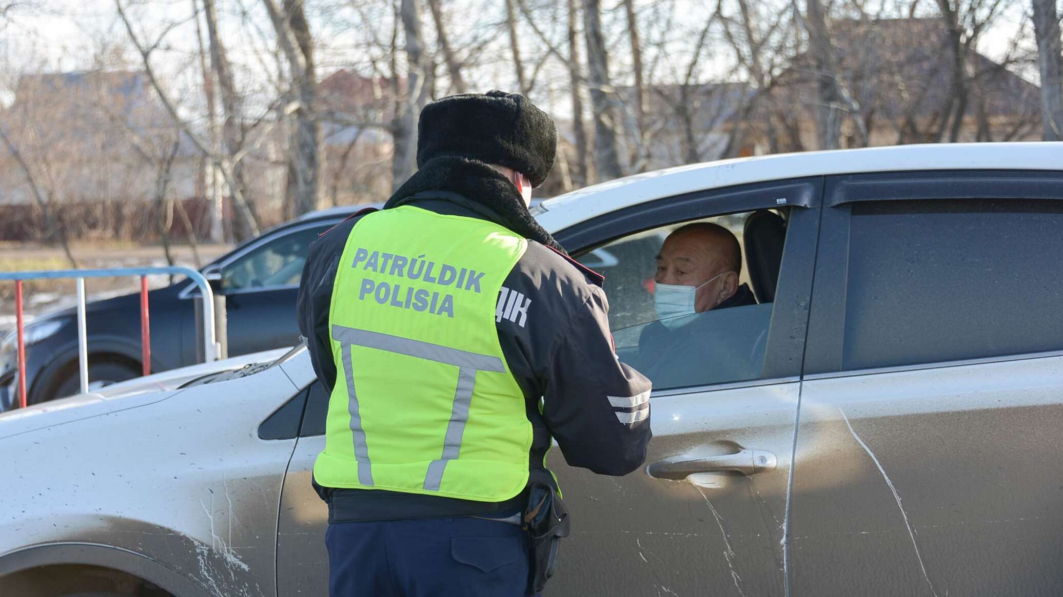 Двое молодых парней избили таксиста и угнали его автомобиль в Уральске -  05.12.2020, Sputnik Казахстан