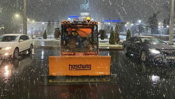 Уборка снега в Алматы - Sputnik Казахстан
