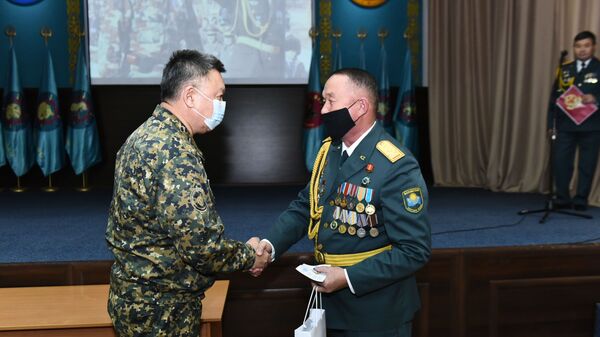 Военнослужащих Нацгвардии наградили медалями министра внутренних дел Таджикистана - Sputnik Казахстан