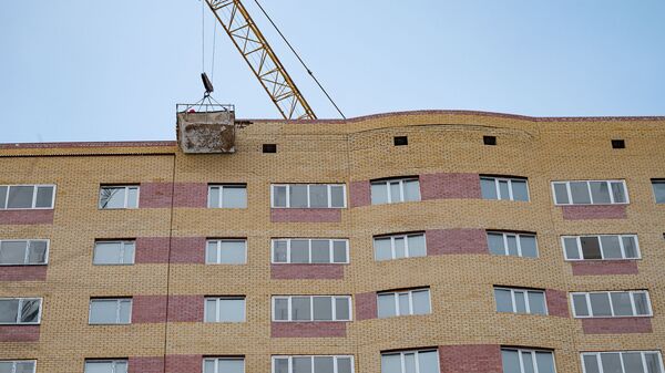 Участок стены строящегося дома рухнул в Нур-Султане – очевидец - Sputnik Казахстан