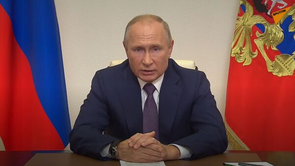 Владимир Путин принимает участие в видеоконференции Уроки Нюрнбергского форума - Sputnik Казахстан