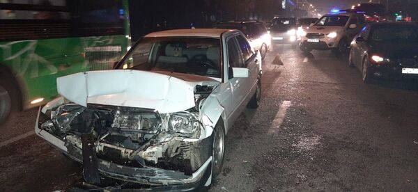 Пять человек, четверо из которых дети, пострадали в массовом ДТП в Алматы Пять человек, четверо из которых дети, пострадали в массовом ДТП в Алматы - Sputnik Казахстан