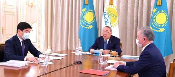 Нурсултан Назарбаев провел заседание политсовета партии Nur Otan Нурсултан Назарбаев провел заседание политсовета партии Nur Otan - Sputnik Казахстан