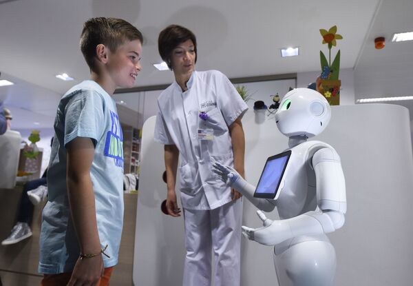 Робот-информатор Пеппер в больнице CHR Citadel в Льеже, Бельгия - Sputnik Казахстан