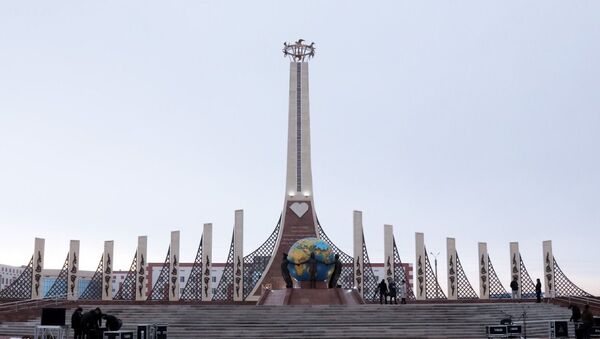Монумент Biz birgemiz (Мы вместе) в честь борцов с коронавирусной инфекцией установили в Таразе - Sputnik Казахстан