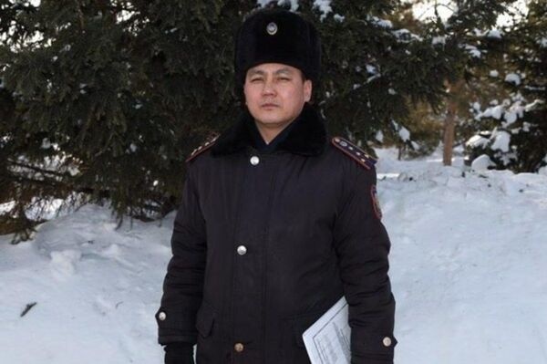 Скромный полицейский из Нур-Султана совершил еще один героический поступок - видео - Sputnik Казахстан