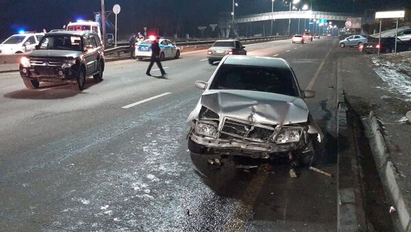 Два автомобиля перевернулись после столкновения на Восточной объездной дороге - Sputnik Казахстан
