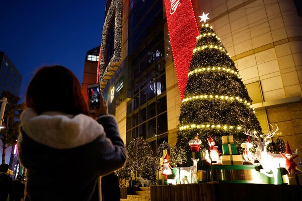 Рождественская ель в Сеуле, Южная Корея - Sputnik Казахстан