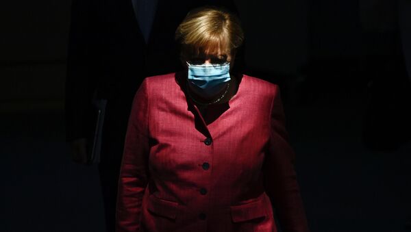 Канцлер Германии Ангела Меркель в защитной маске - Sputnik Казахстан