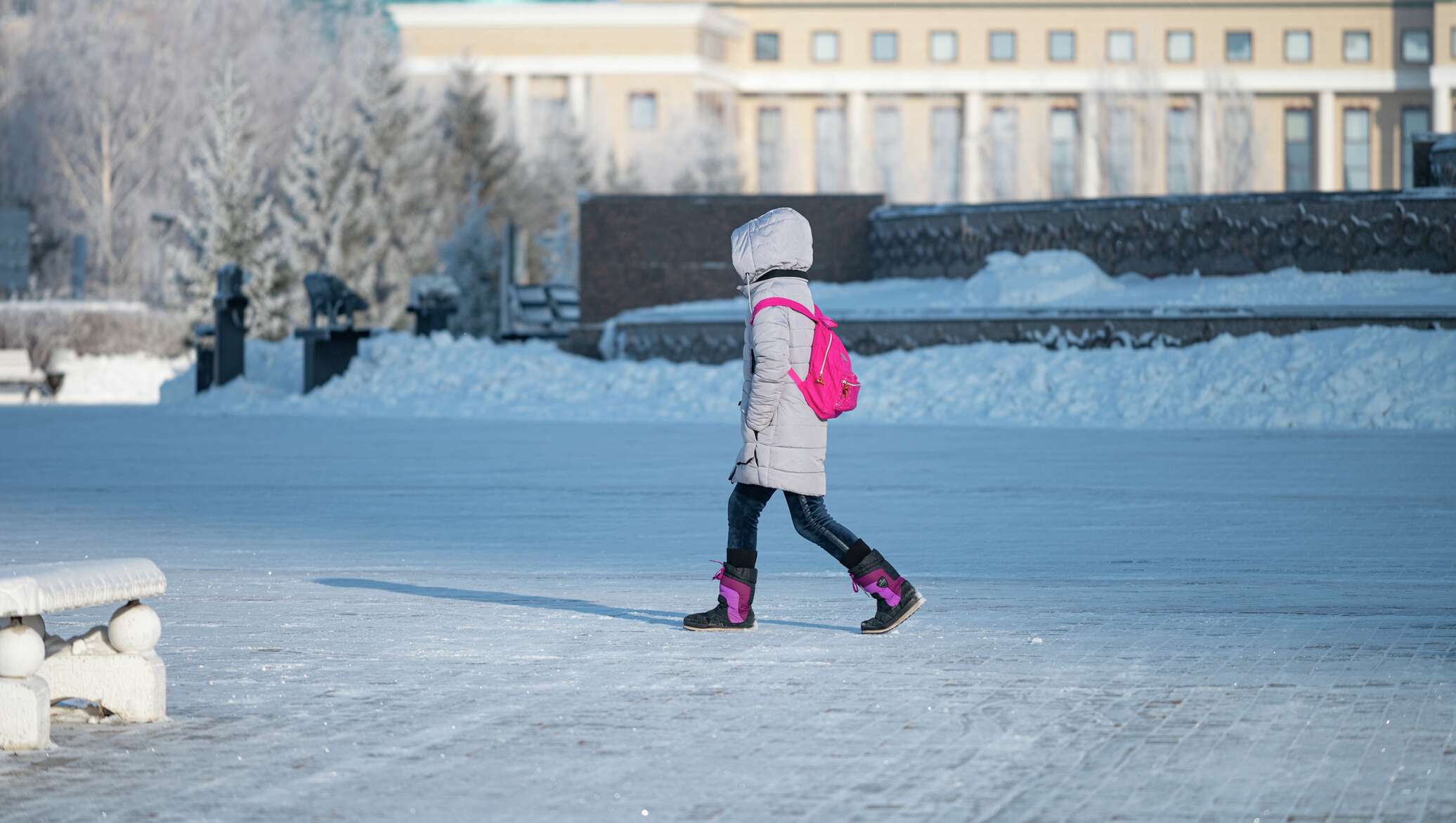 Отменили в виду морозов. Отменили школу из за Мороза дети хоккей. Школьники в Мороз Казахстан 1978.