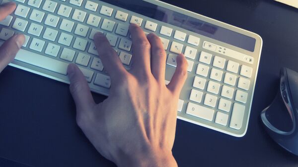 Руки на клавиатуре, иллюстративное фото  - Sputnik Казахстан