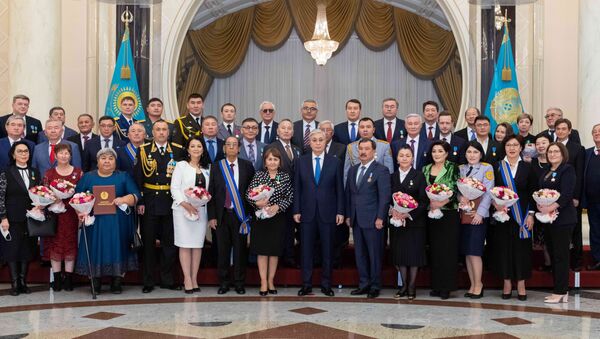 Накануне Дня Независимости ряду казахстанцев присуждены государственные награды - Sputnik Қазақстан