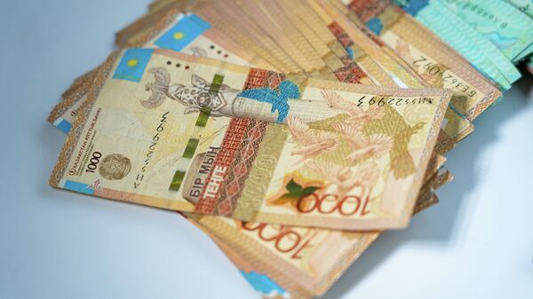 Деньги, тенге, купюры, банкноты  - Sputnik Казахстан