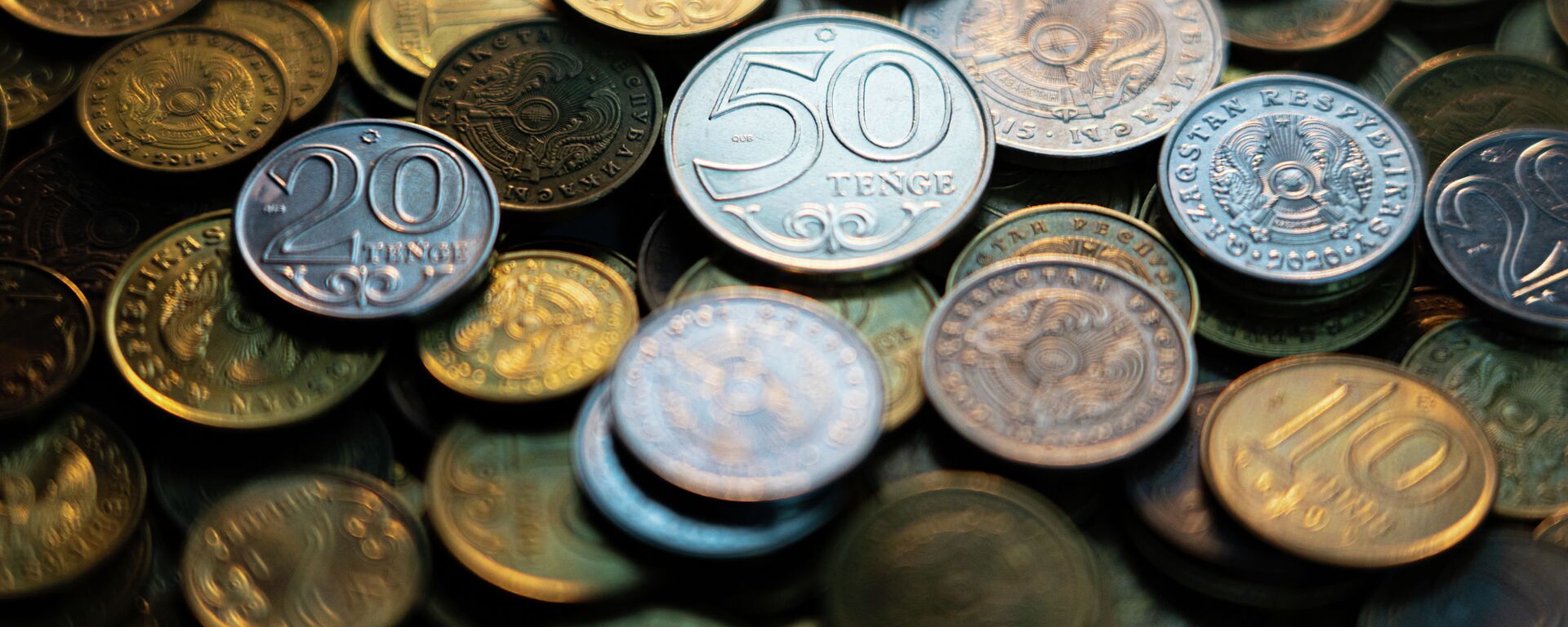 Деньги тенге монеты - Sputnik Казахстан, 1920, 17.03.2021