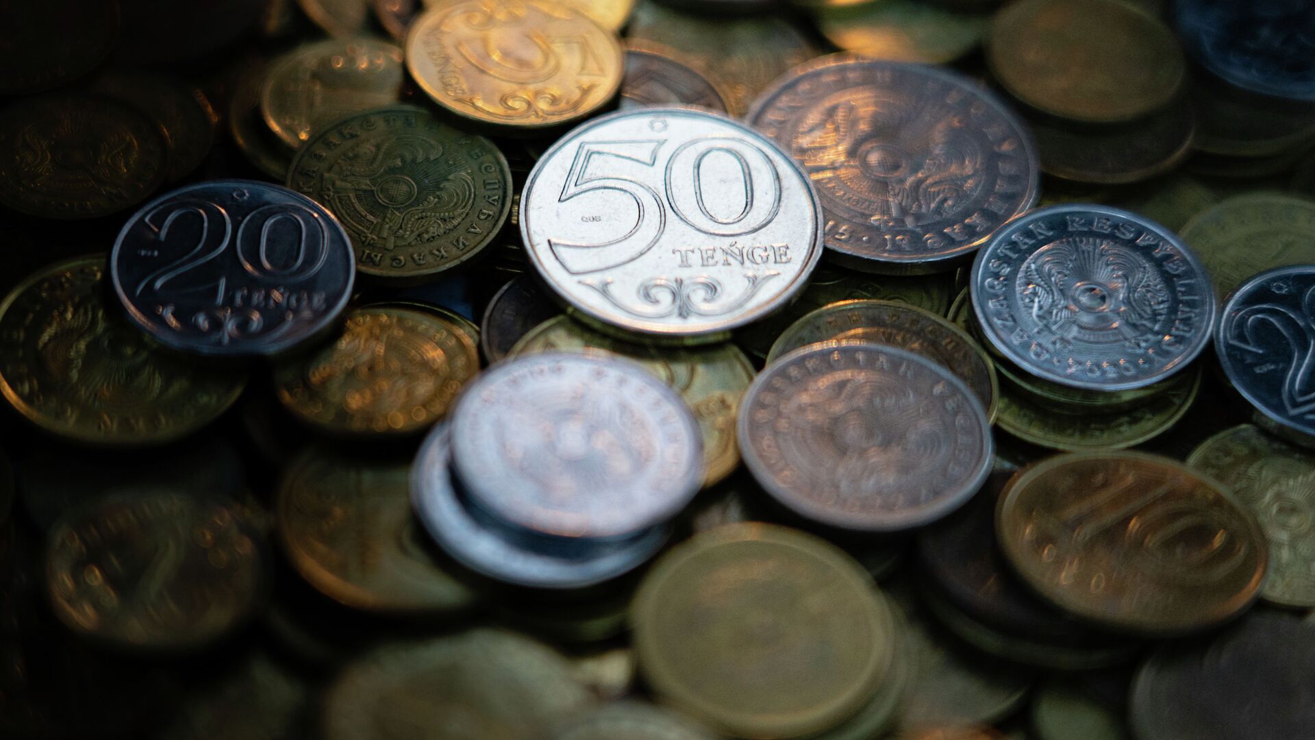Деньги, тенге, монеты  - Sputnik Казахстан, 1920, 20.10.2021