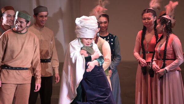Юный и влюбленный Абай на сцене нового театра в Нур-Султане - Sputnik Казахстан