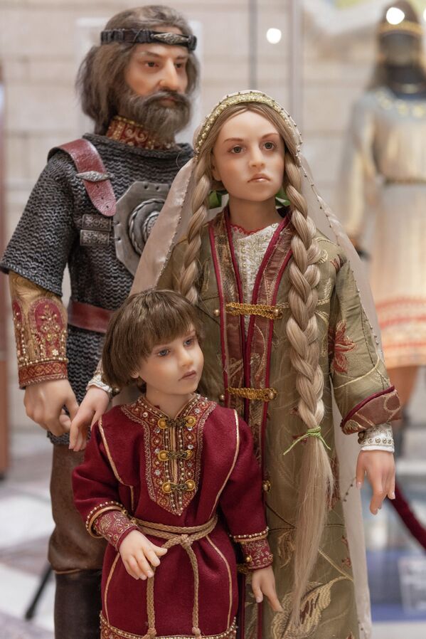 Екатерина Курочкина создала целую сказочную кукольную экспозицию, посвященную семье, – маму, папу и сына - Sputnik Казахстан