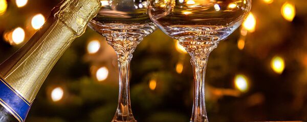 Праздничный стол, иллюстративное фото Праздничный стол, иллюстративное фото - Sputnik Казахстан