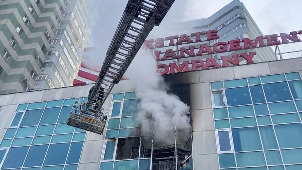 Пожар в бизнес-центре Каусар - Sputnik Казахстан