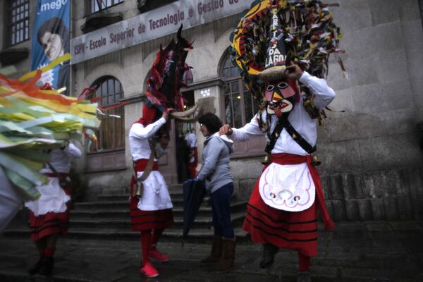 Португалияның солтүстігіндегі Ламегода өткен карнавал кезіндегі көрініс.  - Sputnik Қазақстан