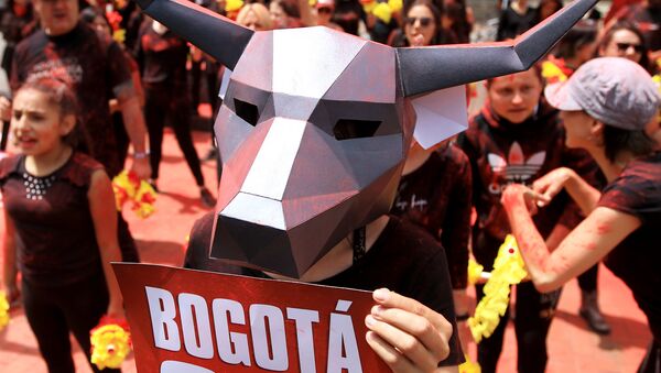 Участник акции протеста против сезона корриды в Боготе, Колумбия - Sputnik Казахстан