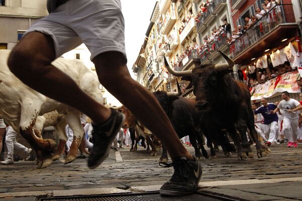 Бег быков на фестивале Сан-Фермин в Памплоне, Испания - Sputnik Казахстан