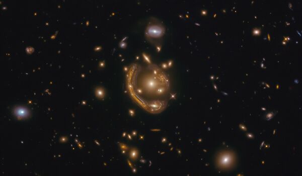 GAL-CLUS-022058 ғарыш галактикасындағы Хаббл ғарыштық телескопы балқытылған сақина сияқты болып көрінеді. - Sputnik Қазақстан