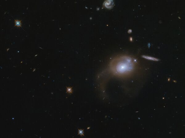 Галактика SDSSJ225506.80 + 005839.9 в созвездии Рыб - Sputnik Казахстан