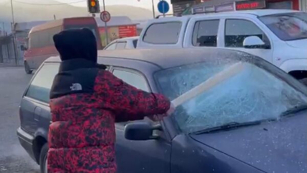 Пранкеры ради лайков разбили свою машину в Алматинской области - Sputnik Казахстан